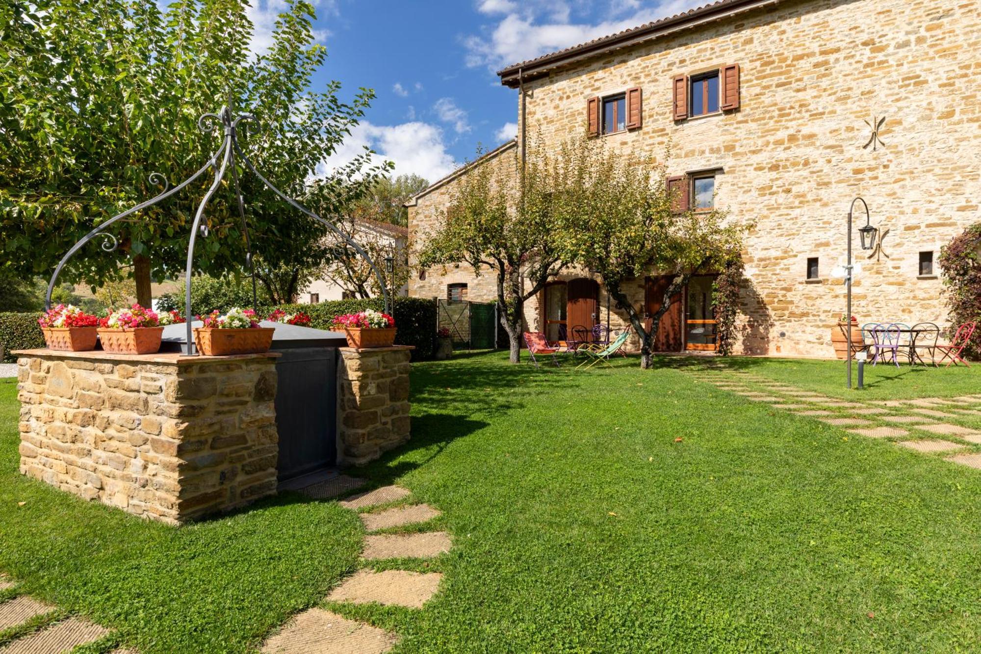 Agriturismo I Gelsi Di Santa Cristina Γκούμπιο Εξωτερικό φωτογραφία