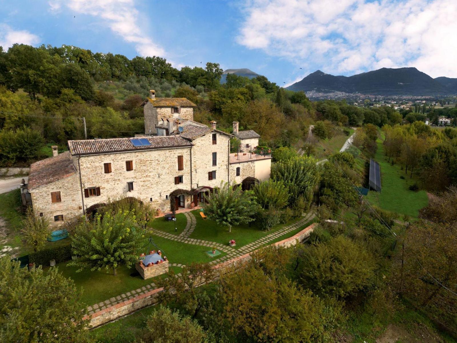 Agriturismo I Gelsi Di Santa Cristina Γκούμπιο Εξωτερικό φωτογραφία